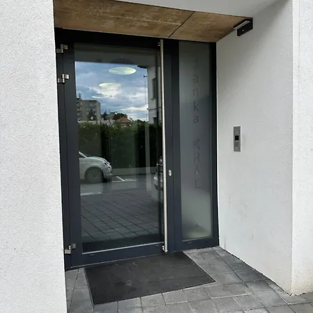 Апартаменты Boho V Centre, Smart & Self Check-in 24h,private Parking Банска-Бистрица