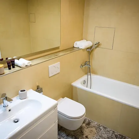 Apartment Boho V Centre, Smart & Self Check-in 24h,private Parking Banska Bystrica