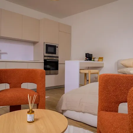 Boho V Centre, Smart & Self Check-in 24h,private Parking Банска-Бистрица